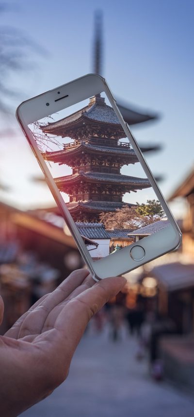 新视觉影视 App 订阅追更列表界面截图，在追系列按更新时间排序，每条右侧带新条目数字角标